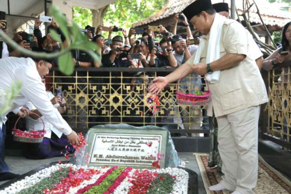  Setelah Ganjar Ziarah ke Bung Karno, Muncul Prabowo ke Makam Gus Dur, Anies Kapan?