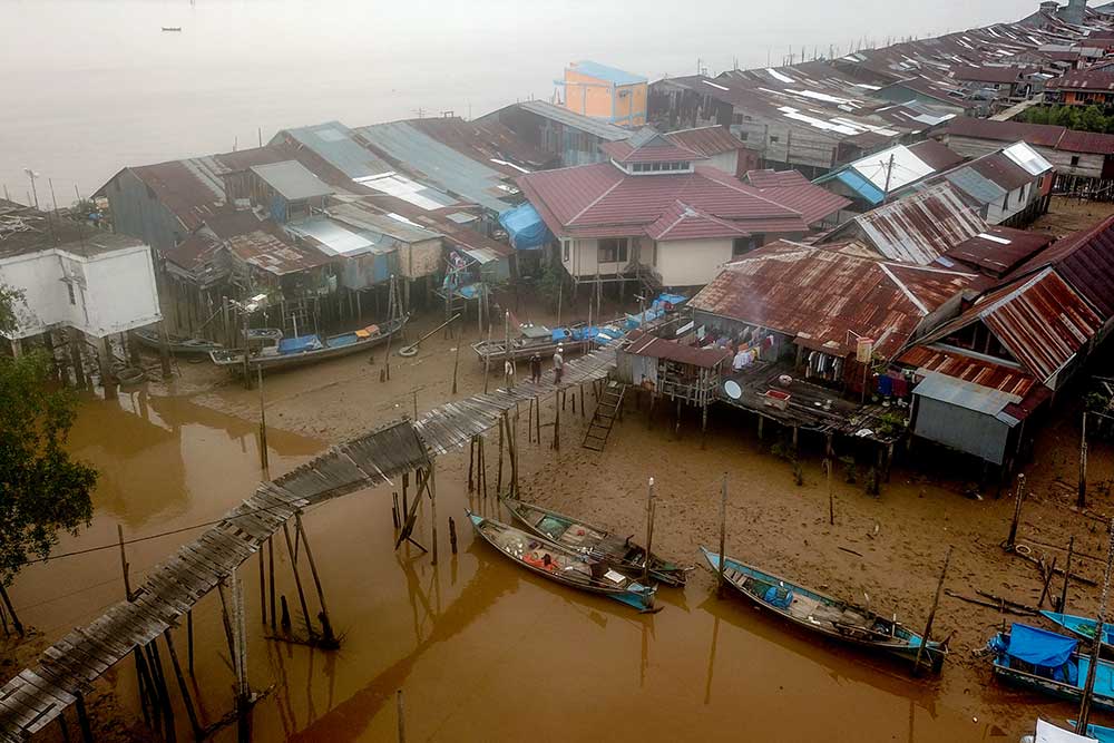  Jembatan Kayu di Jambi Rusak Parah, Mobilitas Warga Terganggu