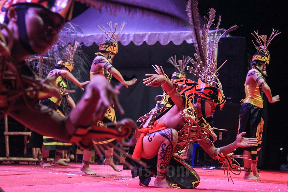  Tari Pedalaman Dayak Kalimantan Tengah