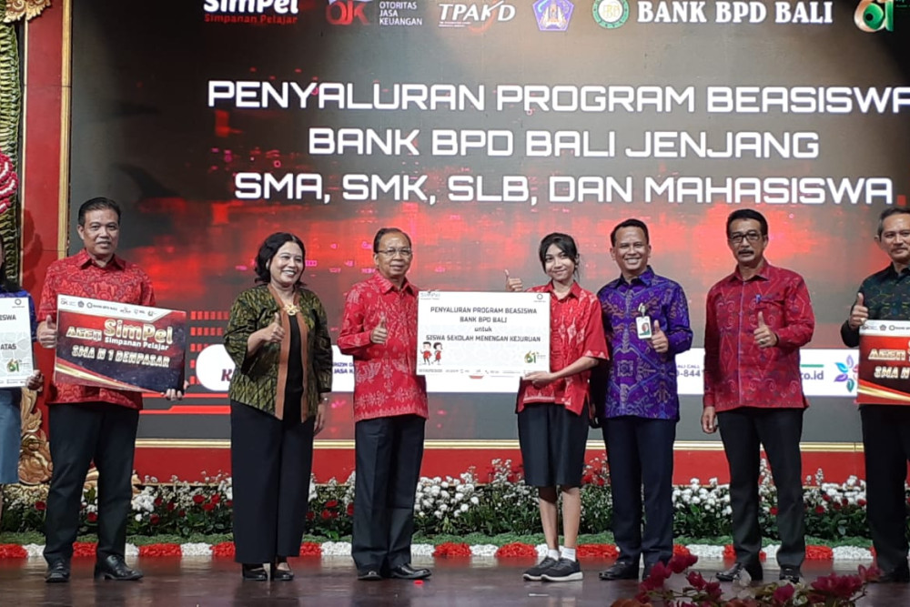  BPD Bali Salurkan Beasiswa Senilai Rp1 Miliar