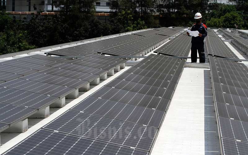 Ilustrasi panel surya sebagai upaya mendukung penggunaan energi yang ramah lingkungan, efektif dan efisien. Bisnis/Himawan L Nugraha