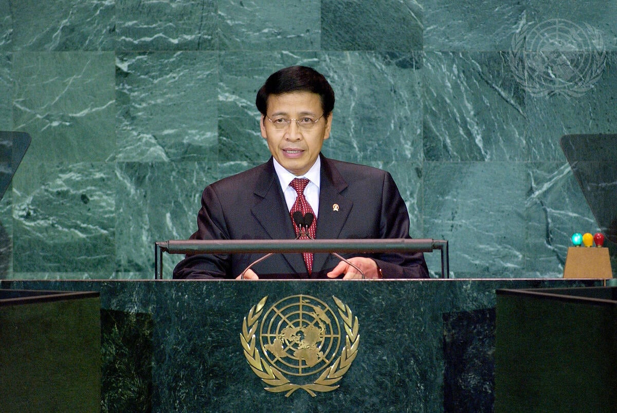  Hassan Wirajuda, Sang Juru Damai yang Jadi Panutan
