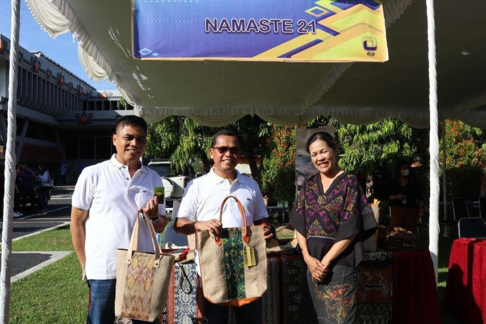 Pelaku UMKM asal Bali Namaste 21 Handmade saat mengikuti pameran./Ist
