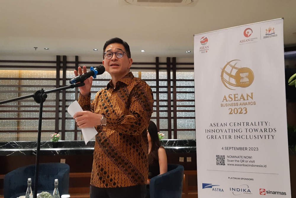 Arsjad Rasjid selaku Ketua ASEAN Business Advisory Council (ASEAN-BAC) mengumumkan pembukaan pendaftaran ASEAN Business Awards (ABA) 2023 pada Selasa (30/5/2023)/Bisnis-Jessica Gabriela Soehandoko