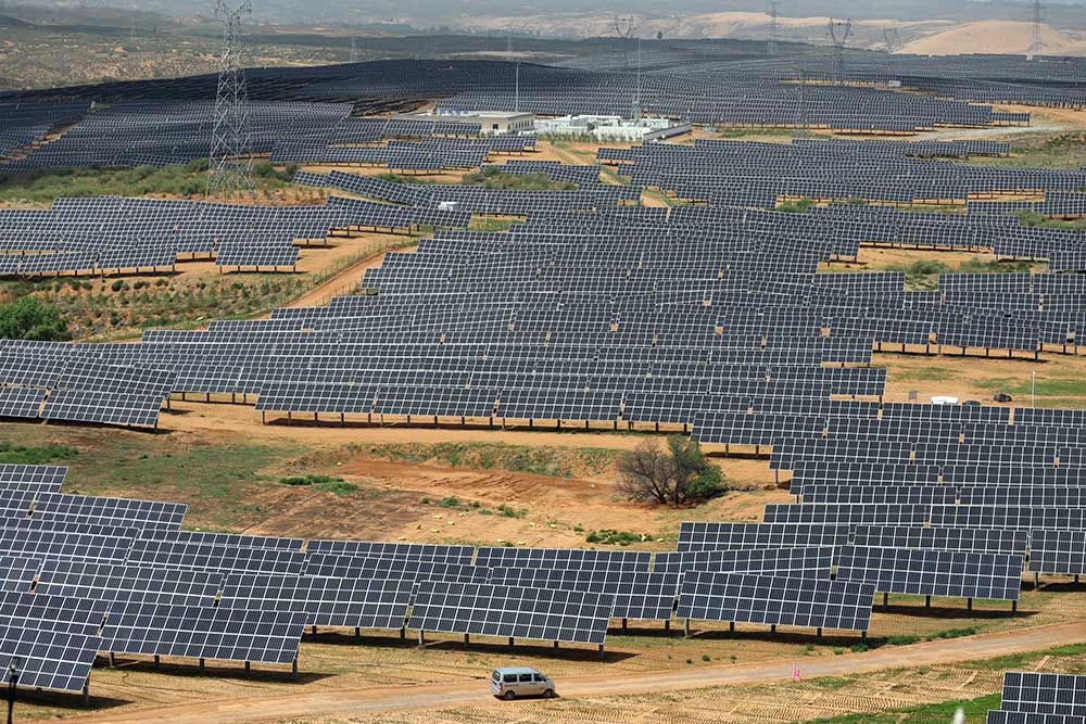  China Pasang Panel Surya Berkapasitas 500.000 Kilowatt di Ordos