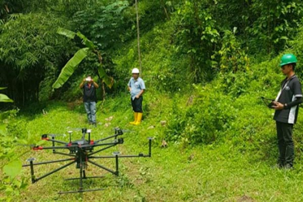 Anggota holding BUMN PT Pupuk Indonesia (Persero), PT Petrokimia Gresik akan memperkuat program pertanian pintar dengan menggunakan drone. /Terra Drone
