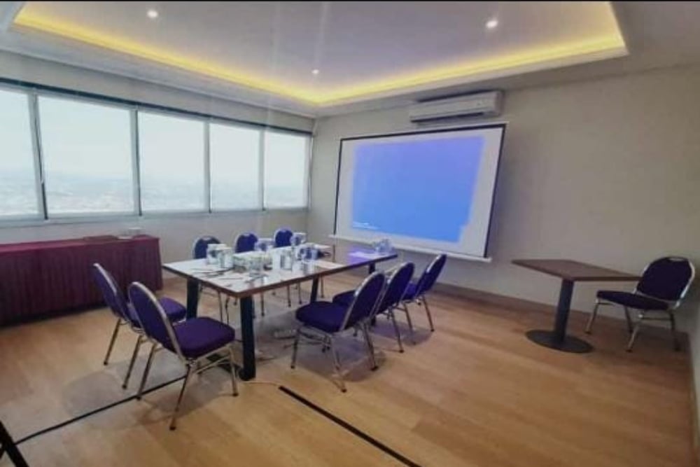  Hotel Quest Prime Pemuda Hadirkan Meeting Room di Rooftop