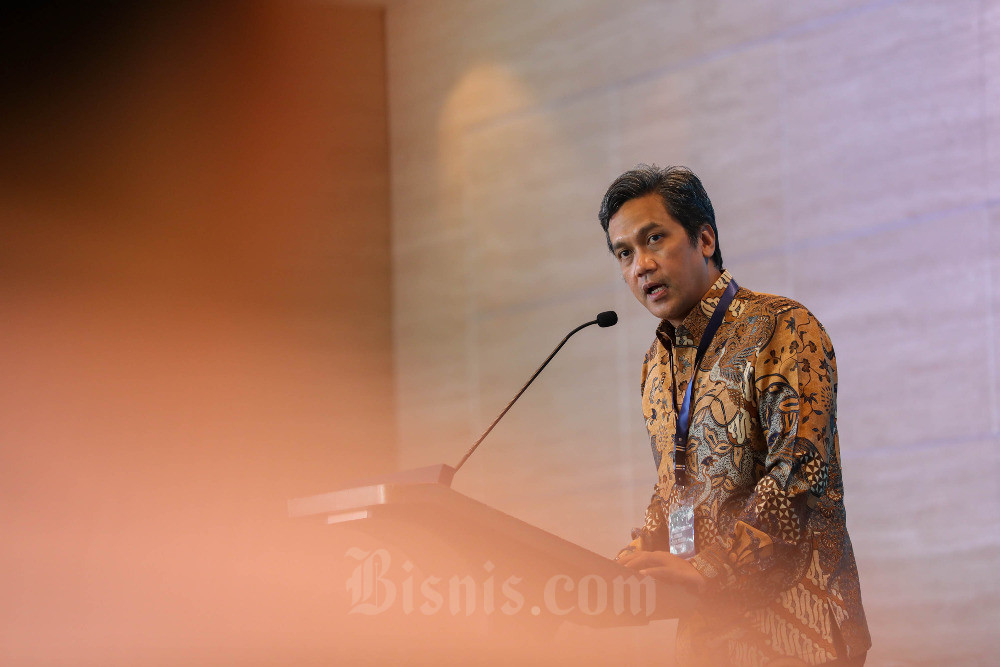 Ketua Umum Asosiasi Ekositem Mobilitas Listrik (AEML) Dannif U. Danusaputro memberikan pemaparan di sela-sela peluncuran AEML di Jakarta, Senin (5/6/2023). Bisnis/Himawan L Nugraha