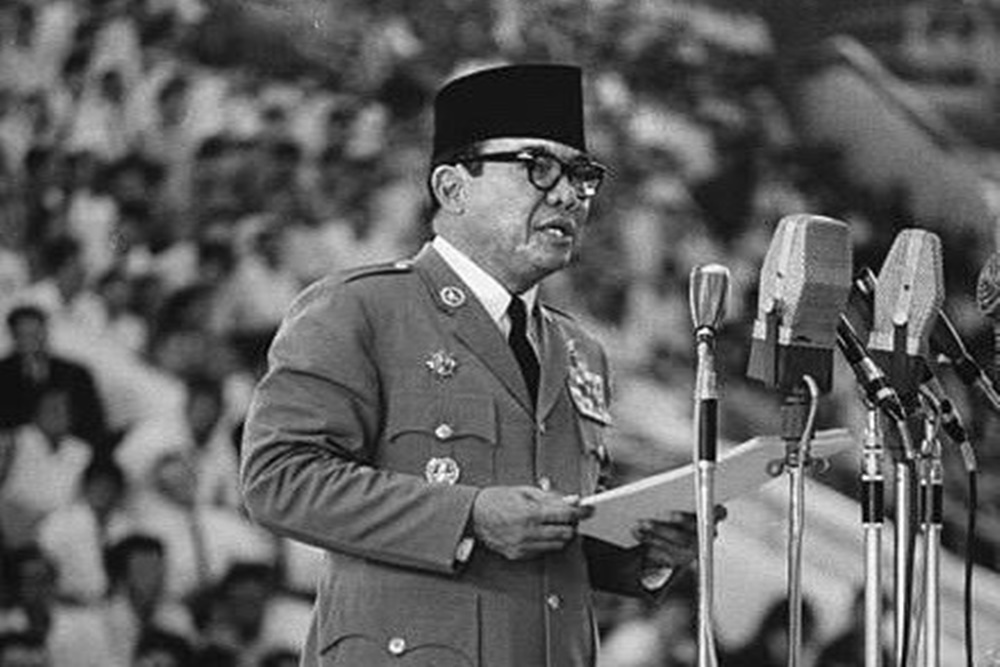 Rakernas III PDIP: Momen Kader PDIP Mengheningkan Cipta untuk Bung Karno. Presiden Soekarno saat berpidato/universitas muhammadiyah Sidoarjo