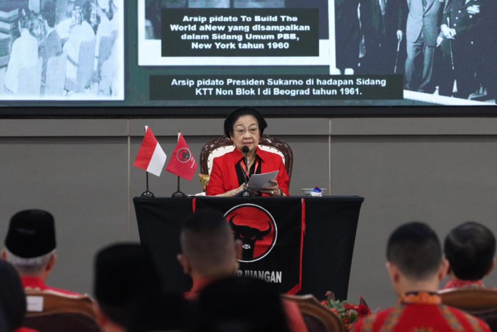 Ketua Umum PDI Perjuangan (PDIP) Megawati Soekarnoputri, Selasa (6/6/2023) di Rakernas PDIP, membela Presiden Joko Widodo (Jokowi) yang sempat dikritik soal pembangunan jalan, salah satunya oleh bakal calon presiden Anies Baswedan./Dok. PDIP