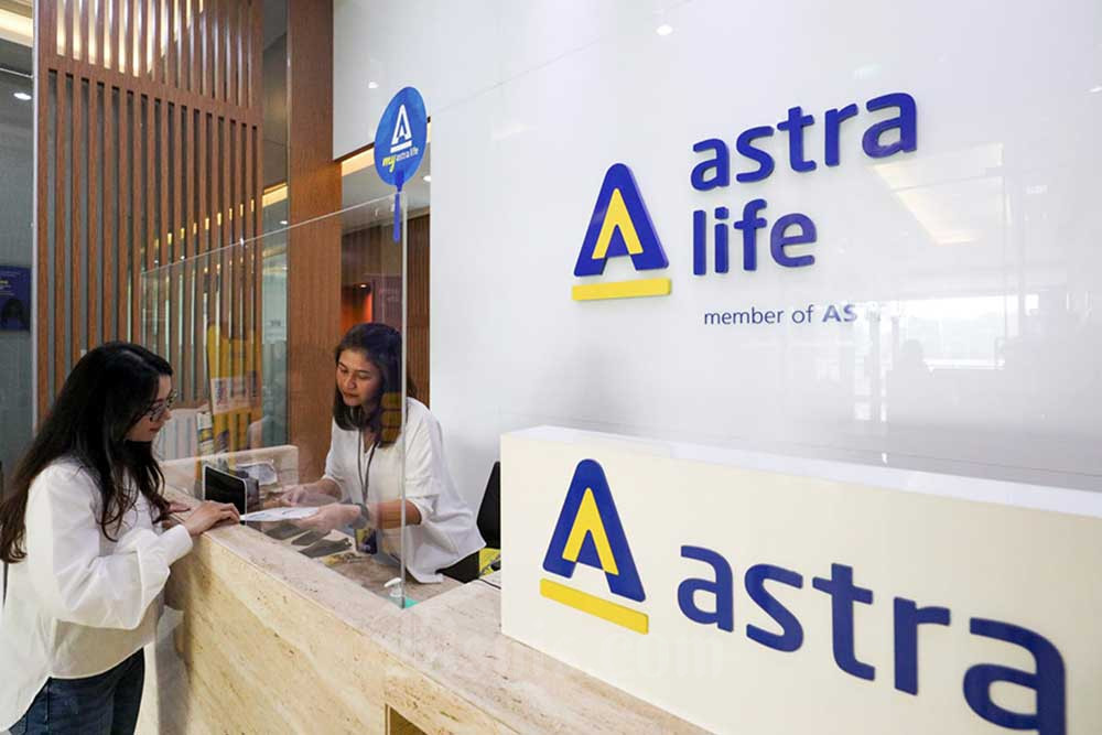 Karyawati beraktivitas di kantor PT Asuransi Jiwa Astra (Astra Life) di Jakarta, Selasa (11/10/2022). Bisnis/Suselo Jati