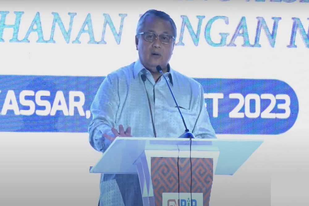 Gubernur Bank Indonesia Perry Warjiyo memberikan kata sambutan dalam acara Kick Off Gerakan Nasional Pengendalian Inflasi Pangan (GNPIP) 2023 di Makassar, Minggu (5/3/2023). Youtube Bank Indonesia.