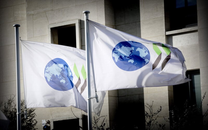 Bendera OECD di kantor pusat OECD di Paris, Prancis/OECD