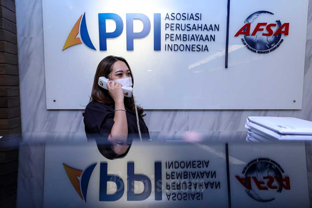Karyawan beraktivitas di kantor Asosiasi Perusahaan Pembiayaan Indonesia (APPI), Jakarta, Selasa (6/9/2022). Bisnis/Abdurachman