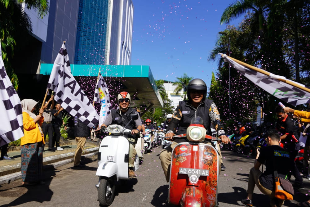  Asiknya Keliling Pakai Motor Listrik, Anti Asap dan Hemat!