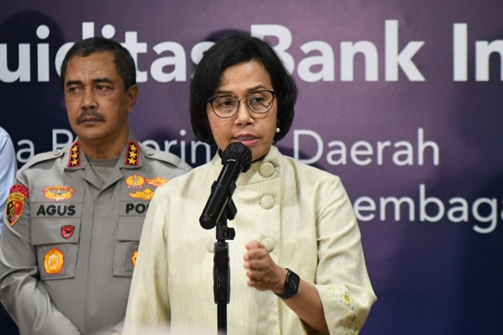 Menteri Keuangan Sri Mulyani Indrawati memberikan keterangan pers usai serah terima aset eks Bantuan Likuiditas Bank Indonesia (BLBI) di Jakarta, Selasa (6/6/2023). Dok. Kemenkeu RI