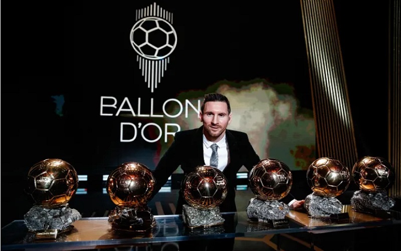 Lionel Messi dan koleksi penghargaan Ballon Dor/Sport Illustrated
