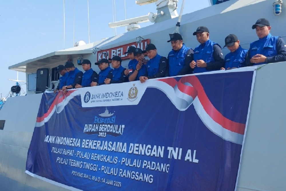 Bank Indonesia (BI) dan TNI Angkatan Laut (AL) menjalin kerja sama dalam program Ekspedisi Rupiah Berdaulat (ERB), guna memperluas penyebaran mata uang rupiah di pulau-pulau 3T atau terdepan, terluar, dan terpencil. 