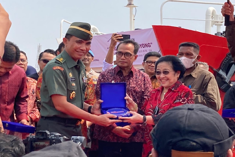 Ketua Umum PDIP Megawati Soekarnoputri saat meresmikan Kapal Rumah Sakit Apung Malahayati di Tanjung Priok, Jakarta, Sabtu (10/6/2023).-Bisnis.com-Dany Saputra.