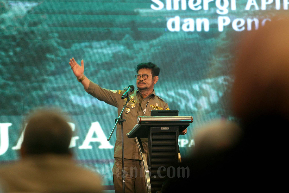 Menteri Pertanian Syahrul Yasin Limpo memberi sambutan pada Rapat Koordinasi Pengawasan Bidang Ketahanan Pangan se Sulawesi di Makassar, Sulawesi Selatan, Selasa (7/3/2023). Bisnis/Paulus Tandi Bone