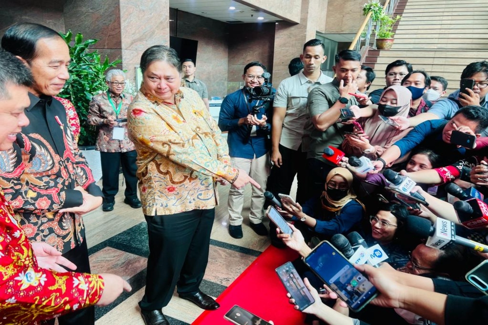 Momen Kocak Sri Mulyani & Pratikno Ikutan Wartawan \'Doorstop\' Jokowi
