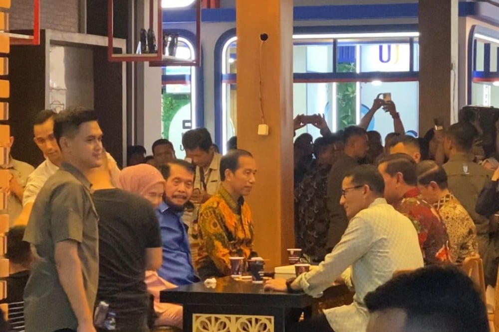  Jokowi Ngopi Bareng Ketua MK di Sela Pembukaan Jakarta Fair