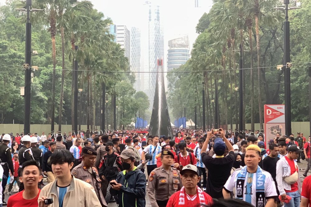  Jelang Indonesia vs Argentina, Gerimis Tak Surutkan Antusiasme Penonton