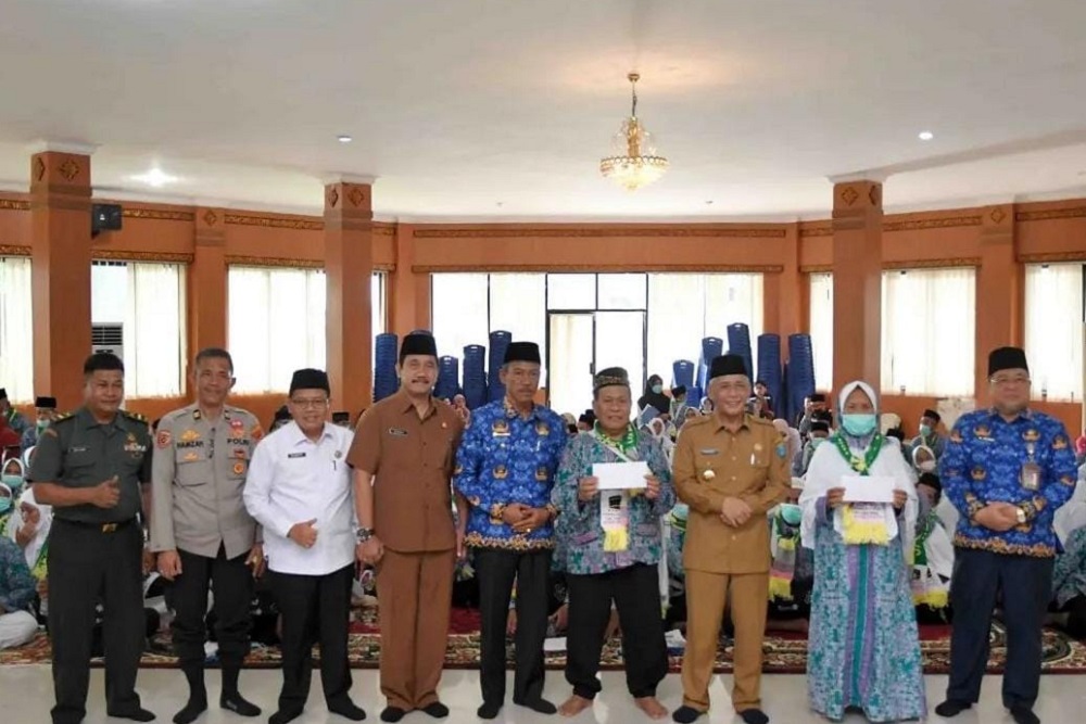  Pemkab OKI Lepas Keberangkatan Ratusan Jemaah Calon Haji