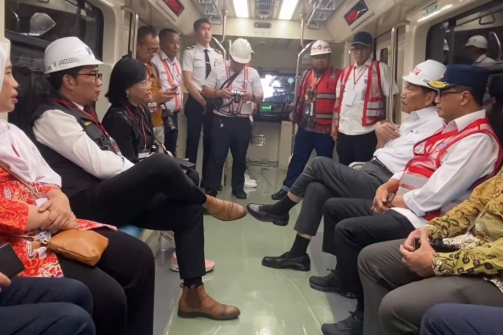  Luhut Jajal LRT Tanpa Masinis Hari Ini, Didampingi Menhub dan Ridwan Kamil