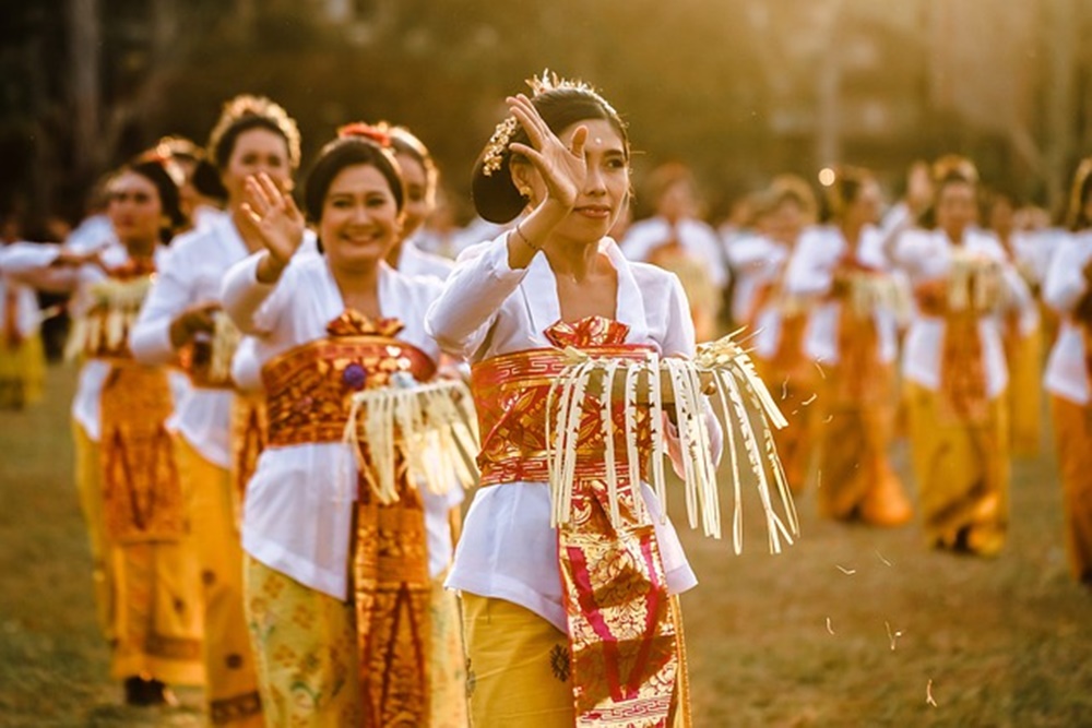  Mengenal Pakaian Adat Bali, Jenis dan Keunikannya yang Cantik