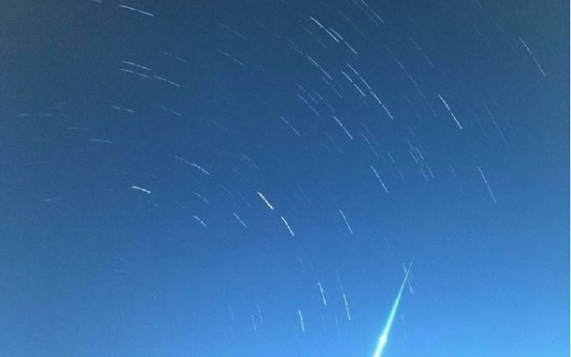  Viral Penampakan Meteor Jatuh di Yogyakarta Tadi Malam, Benarkah?