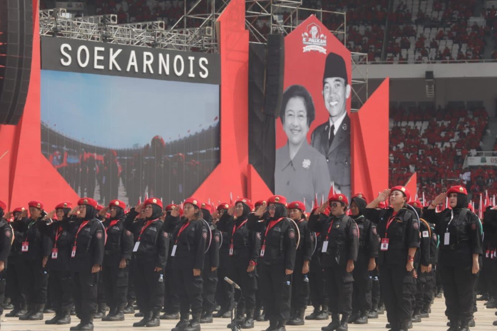  Di Depan Megawati dan Jokowi, 7.000 Pasukan Satgas Cakra Buana PDIP Menghentak GBK