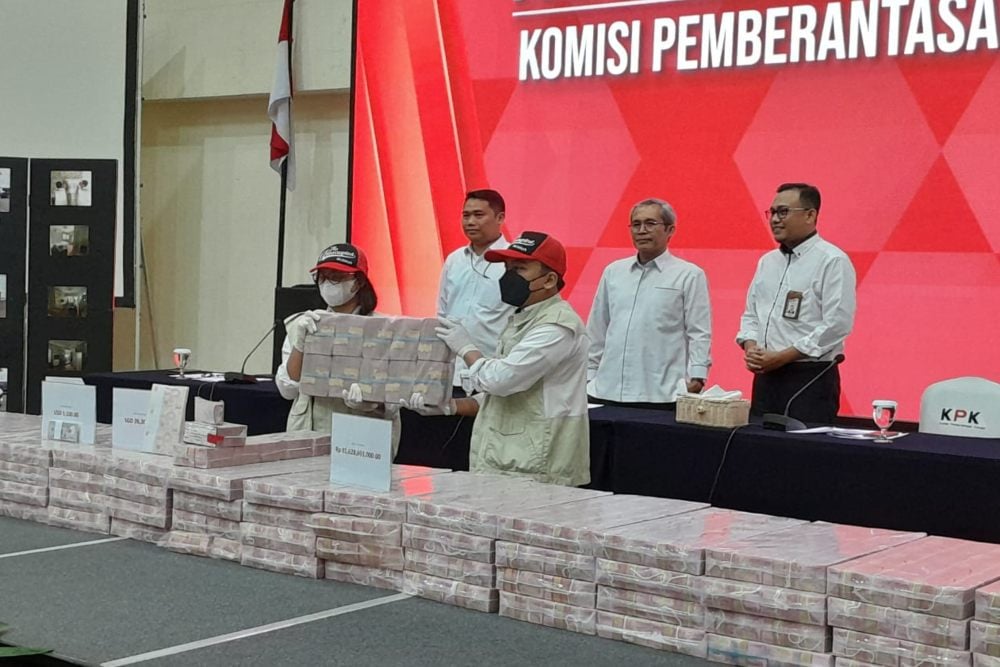  KPK Sita Uang Lukas Enembe Rp81,9 Miliar, Diduga Hasil Pencucian Uang!