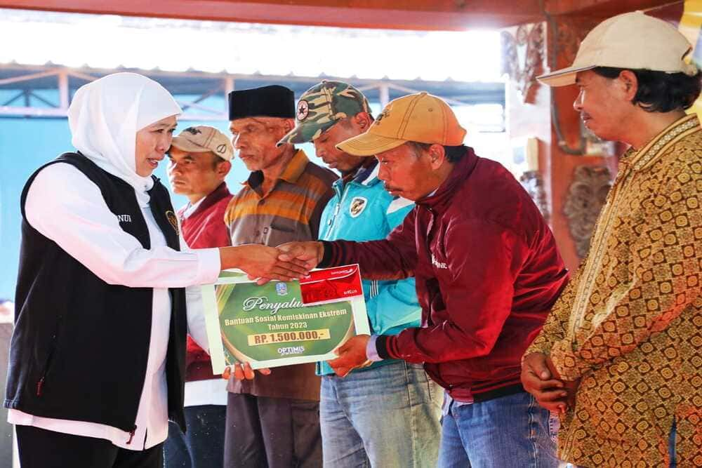  Salurkan Bansos Bagi 929 KPM, Gubernur Khofifah Optimis Jatim Zero Kemiskinan