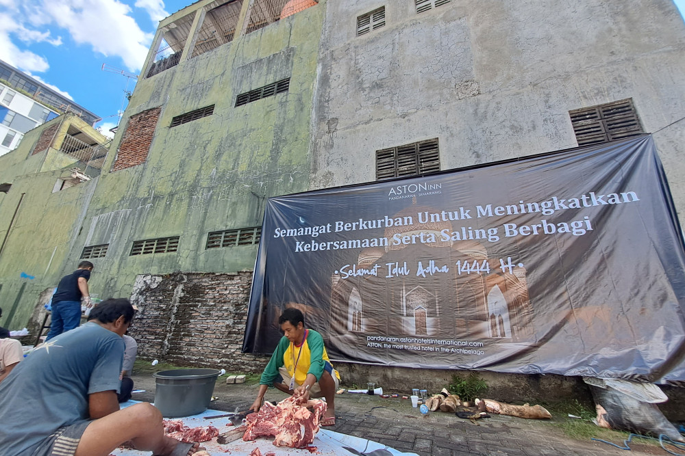 Aston Inn Pandanaran Rayakan Iduladha Bersama Warga