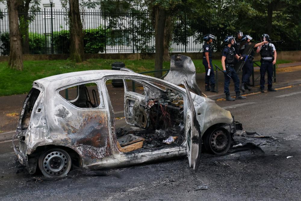  Kerusuhan di Prancis, 994 Orang Ditahan dan 1.350 Mobil Terbakar