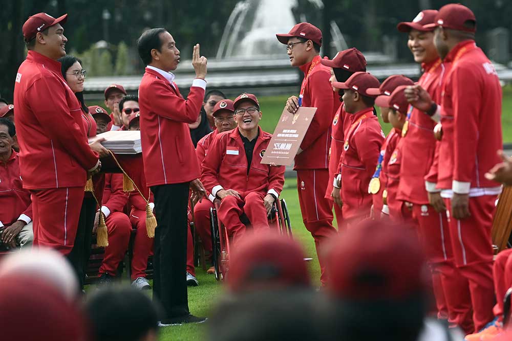  Presiden Joko Widodo Serahkan Bonus Kepada Kontingen ASEAN Para Games