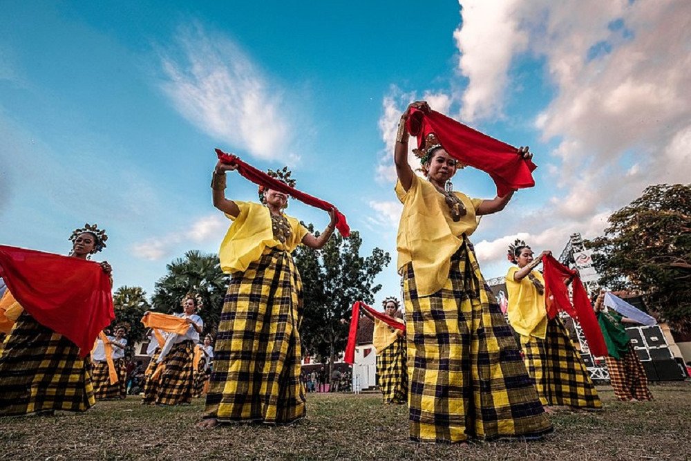  7 Nama Pakaian Adat Sulawesi Selatan dan Keunikannya