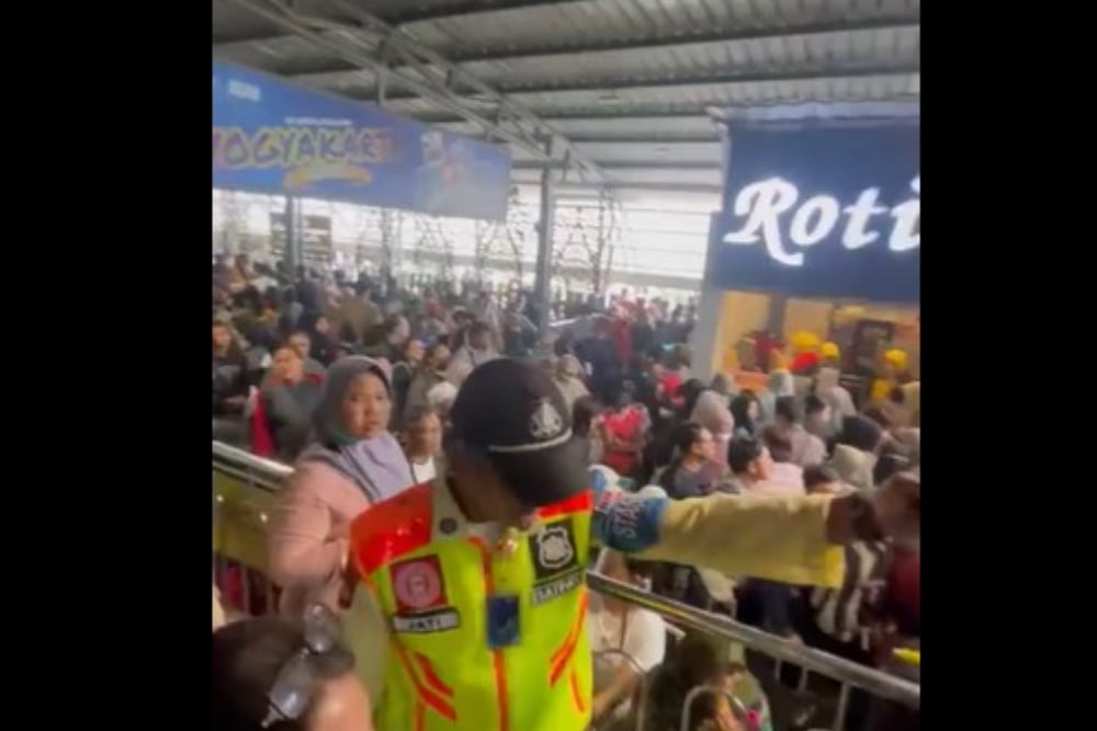  Ngeri, Stasiun Tugu Jadi Lautan Manusia karena Penumpang Membludak