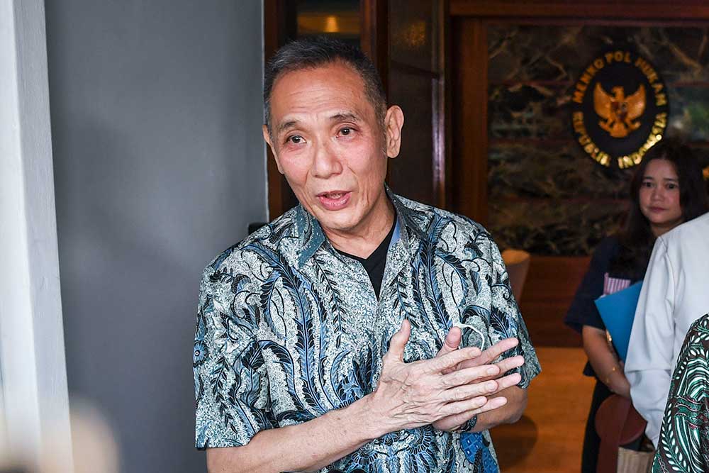 Pengusaha Jusuf Hamka memberikan keterangan pers usai melakukan pertemuan di kantor Kemenkopolhukam, Jakarta, Selasa (13/6/2023). ANTARA FOTO/Galih Pradipta