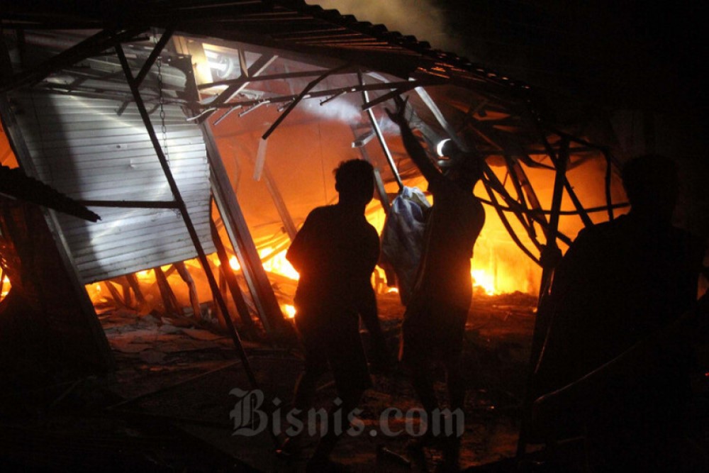  BPBD DKI: 76 KK Terdampak, 1 Orang Meninggal Akibat Kebakaran di Tambora