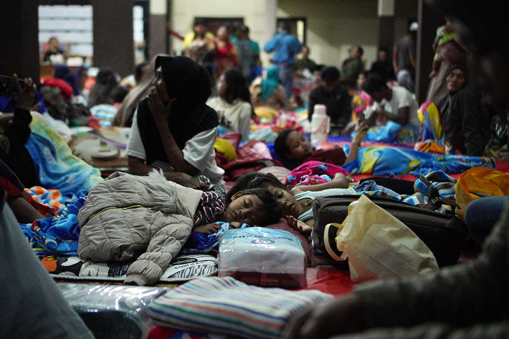  Ribuan Warga Mengungsi Akibat Banjir Lahar Gunung Semeru