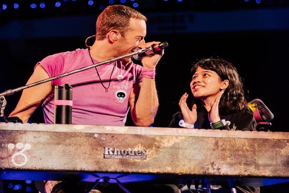  Cerita Nadya Permadi, Diajak Nyanyi Bareng Chris Martin di Konser Coldplay di Denmark