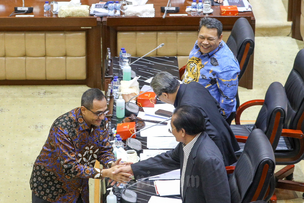  Hasan Fawzi dan Agusman Terpilih Menjadi Dewan Komisioner Otoritas Jasa Keuangan