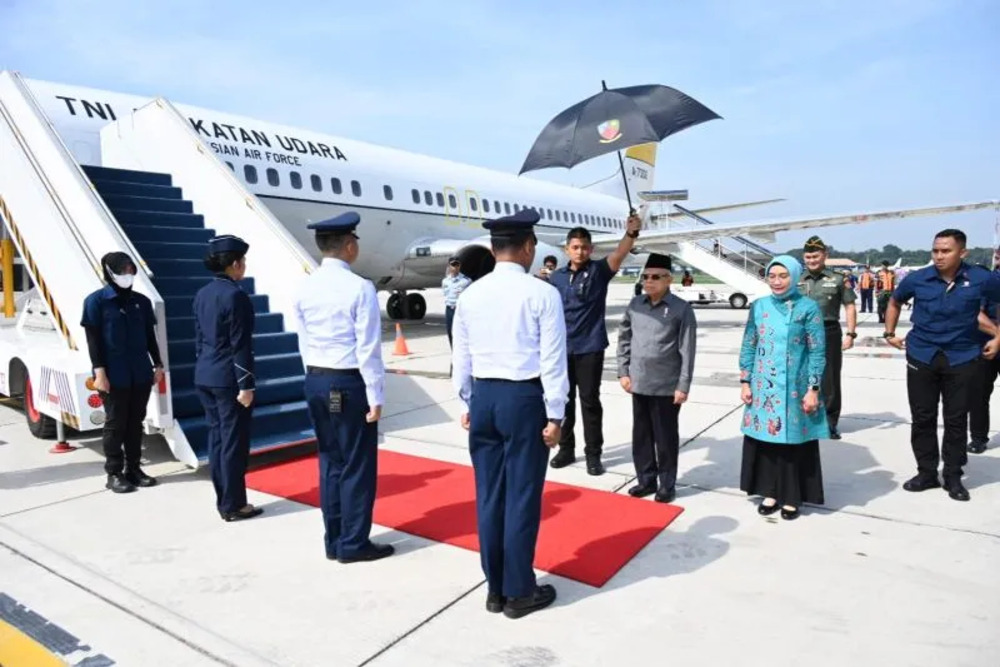Wapres Maruf Amin bertolak ke Papua dari Lanud Halim Perdanakusuma Jakarta, Selasa (11/7/2023)./Antara-BPMI Setwapres.