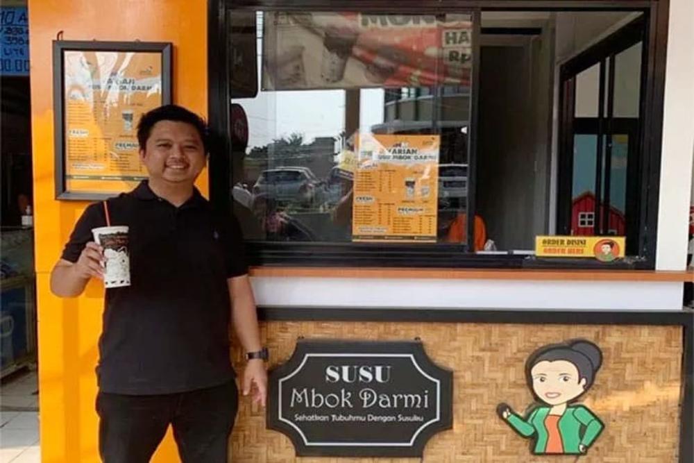  Dhony Pratama, Sosok Pendiri Bisnis Minuman Susu Mbok Darmi