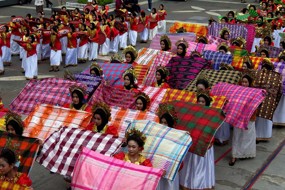  Atraksi Seni dan Budaya di Anjungan Pantai Losari Makassar