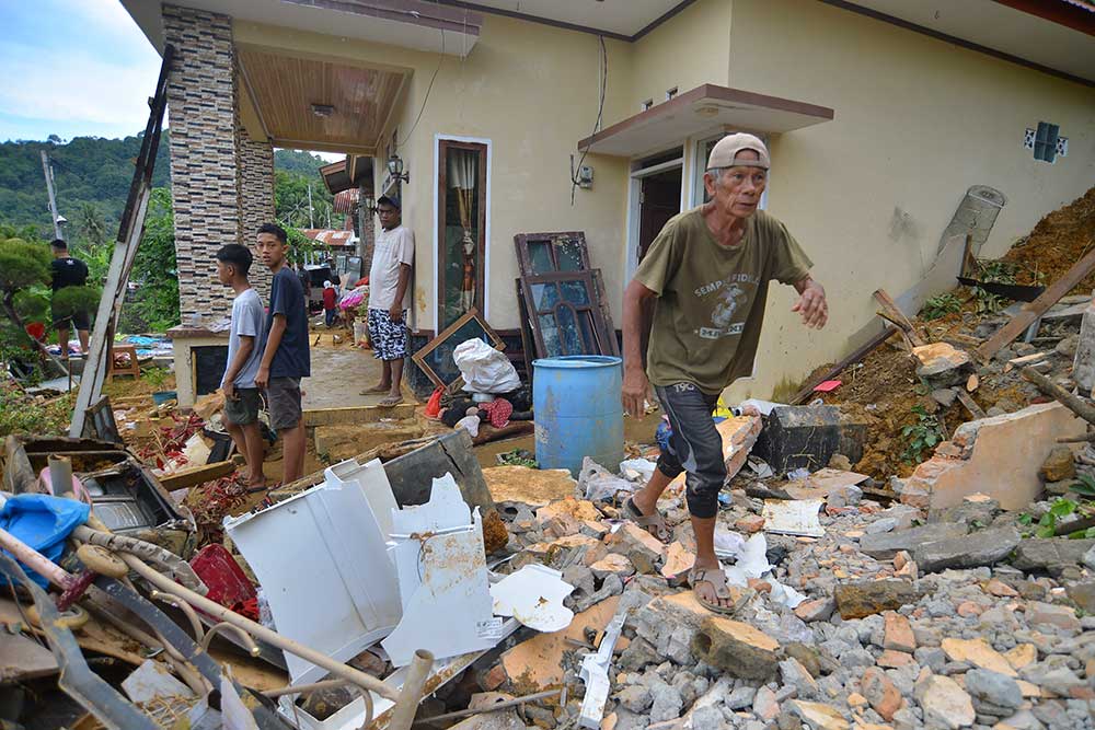  Sejumlah Rumah di Padang Terdampak Bencana Tanah Longsor