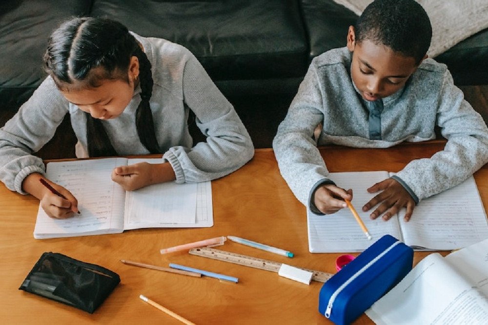  5 Contoh Cerita Liburan Sekolah Singkat dan Tips Membuatnya