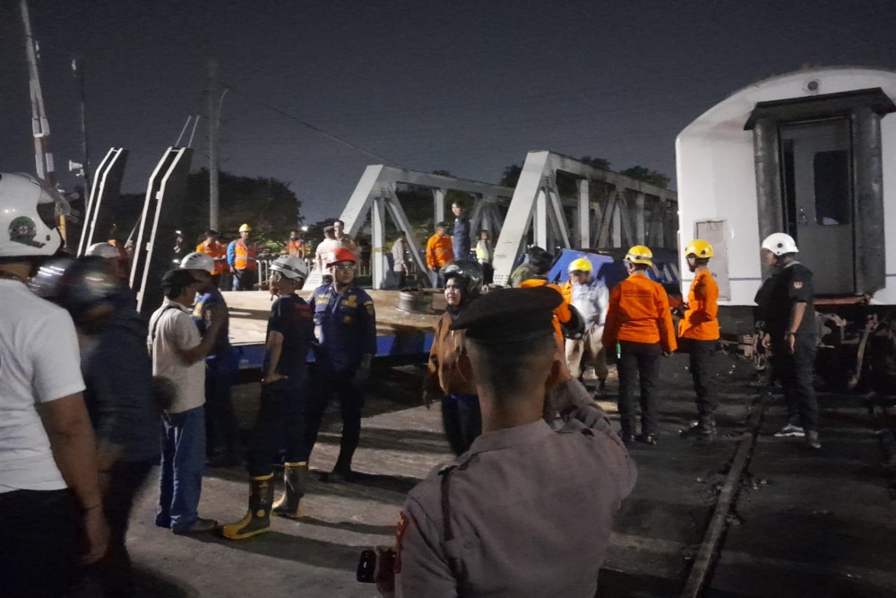  KA Brantas Tabrakan dengan Truk di Semarang